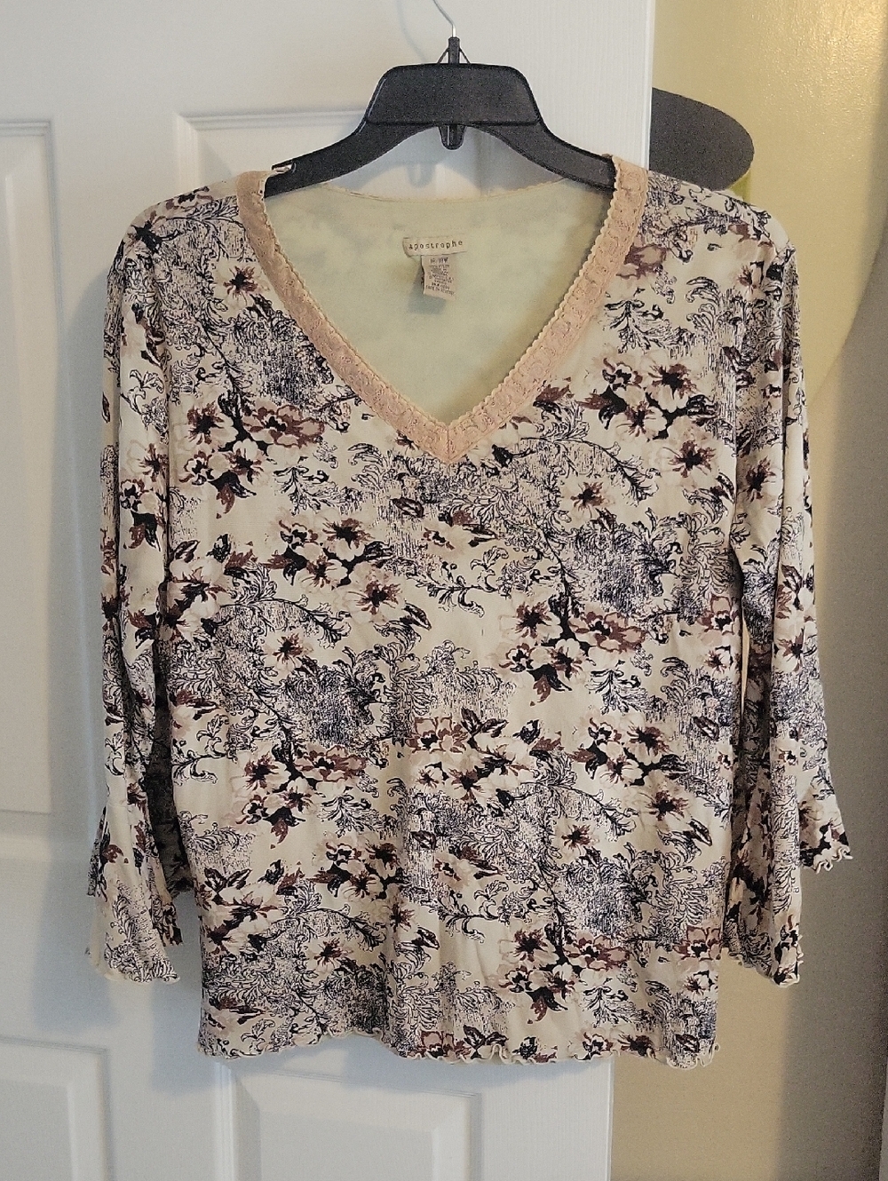 Apostrophe sz16/18W Floral V-Neck Long Sleeve Top lace neckline angel sleeve